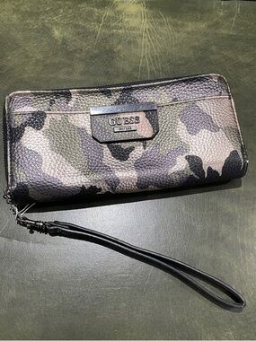 GUESS Green and Black Camo Zip Wristlet Wallet